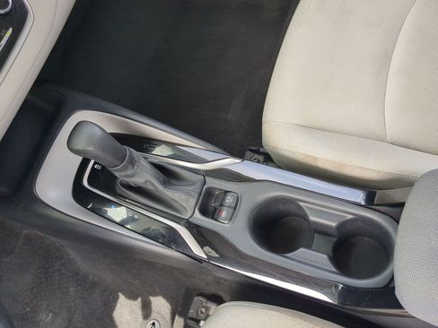 Used 2021 Toyota Corolla LE FWD image 19