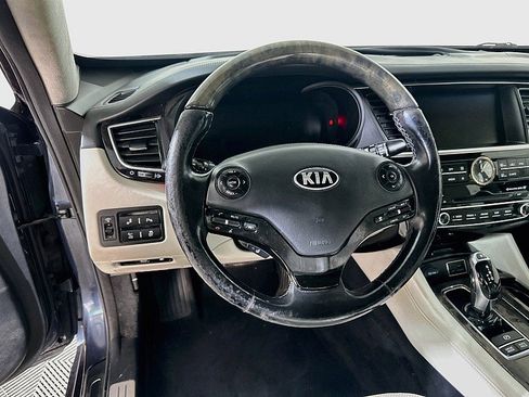 Used 2015 Kia K900 Luxury w/ VIP Package (Discontinued) RWD image 12