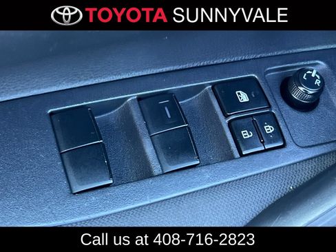 Used 2021 Toyota Corolla LE FWD image 17