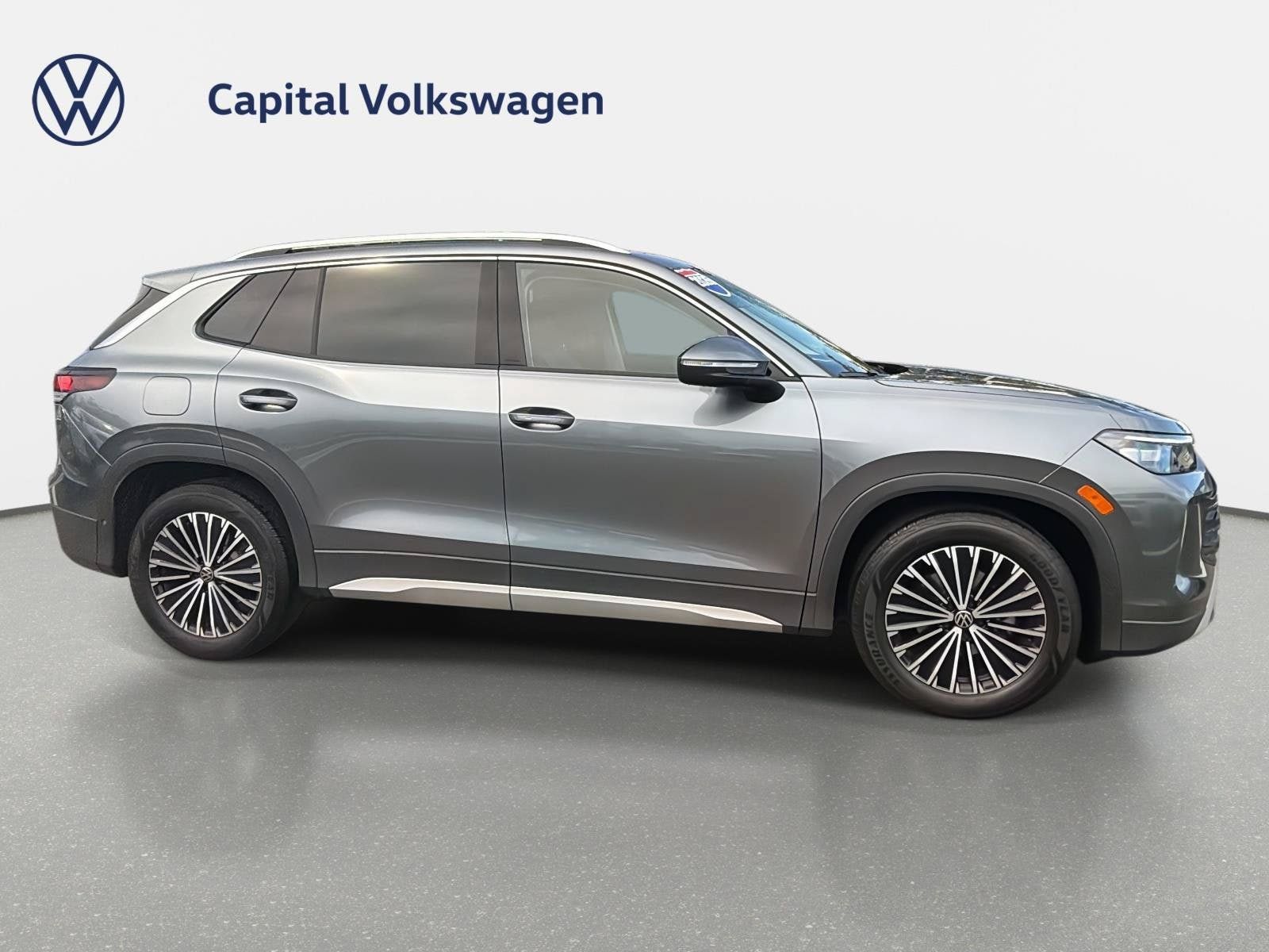 Used 2026 Volkswagen Tiguan S FWD image 4