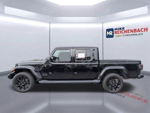 Used 2023 Jeep Gladiator Overland image 7
