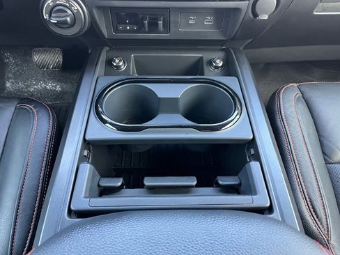 Used 2022 Nissan Titan PRO-4X w/ Pro-4x Convenience Package image 11