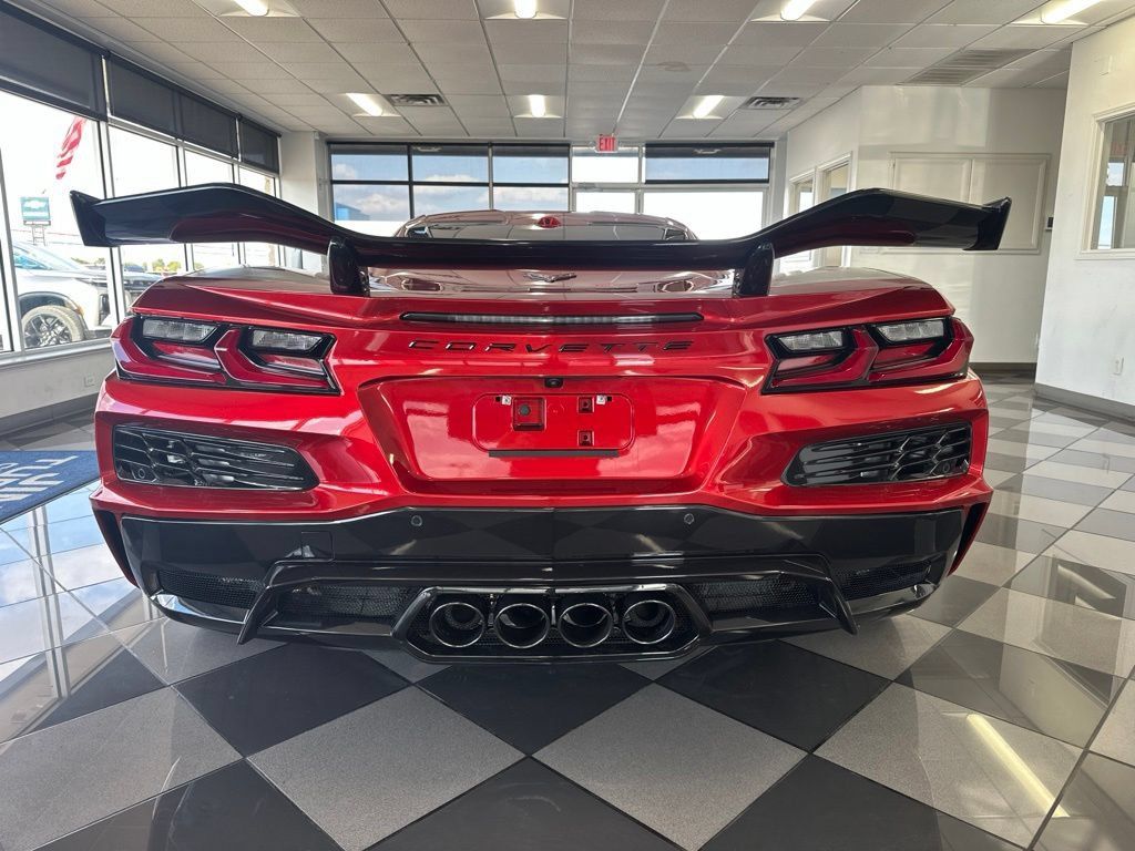 Used 2025 Chevrolet Corvette Z06 RWD image 4