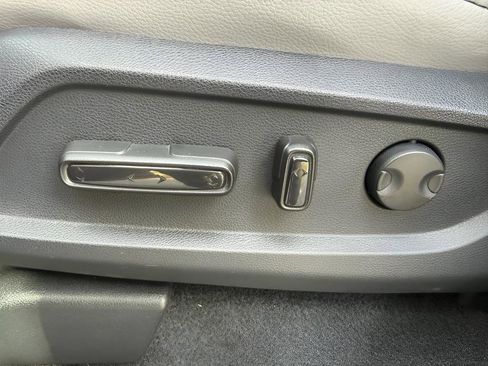 Used 2024 Honda Pilot Touring image 10