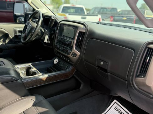 Used 2019 GMC Sierra 2500 Denali image 34