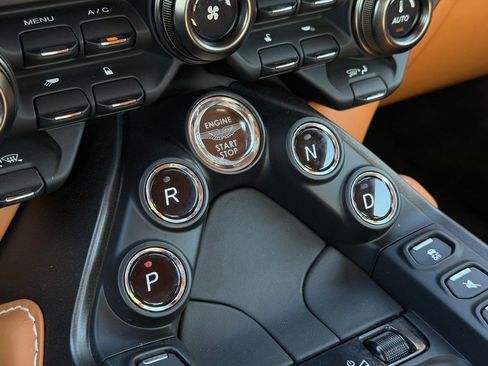 Used 2021 Aston Martin V8 Vantage Coupe RWD image 29