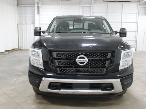 Used 2022 Nissan Titan SV w/ SV Convenience Package image 3