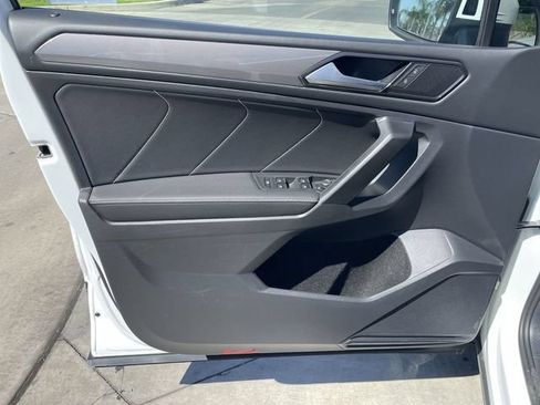 Used 2023 Volkswagen Tiguan SE w/ Panoramic Sunroof Package FWD image 22