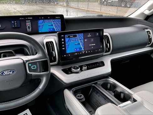 Certified 2025 Ford Expedition Active AWD/4WD image 6