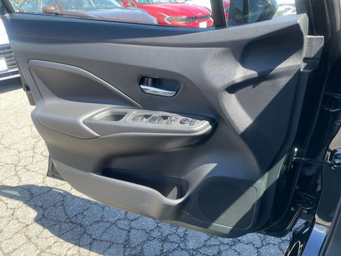 Used 2025 Nissan Versa SV image 18