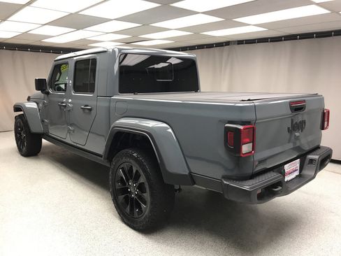 Used 2024 Jeep Gladiator Sport AWD/4WD image 2