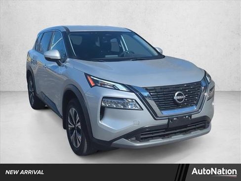 Used 2023 Nissan Rogue SV image 1