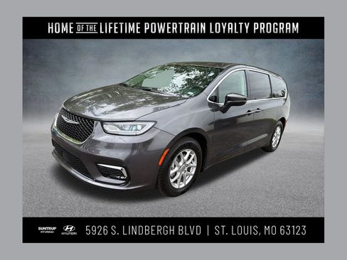 Used 2023 Chrysler Pacifica Touring-L FWD image 1
