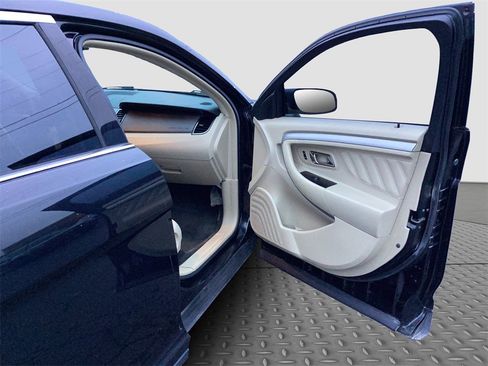 Used 2016 Ford Taurus SE image 30