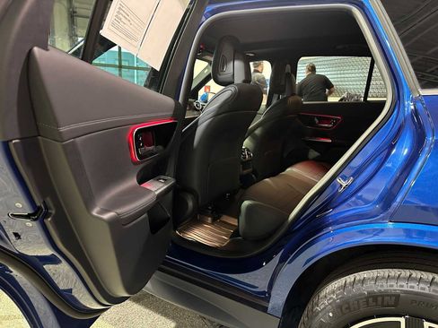 Used 2024 Mercedes-Benz GLC 300 4MATIC image 14