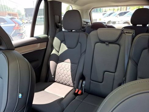 Certified 2025 Volvo XC90 B6 Plus AWD/4WD image 12