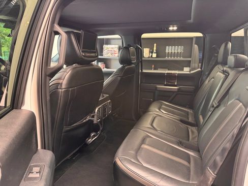 Used 2015 Ford F150 Platinum w/ Equipment Group 701A Luxury AWD/4WD image 9