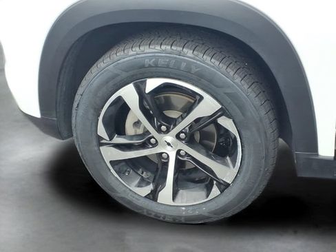 Used 2024 Chevrolet Trax RS w/ Sunroof Package FWD image 16