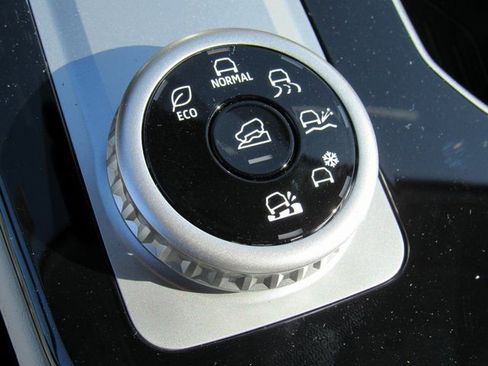 New 2025 Mitsubishi Outlander SE image 22