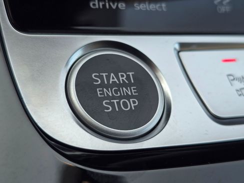 Certified 2025 Audi Q8 Prestige AWD/4WD image 19