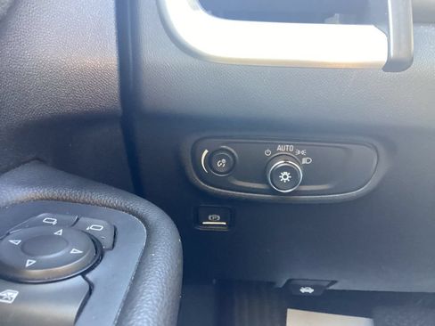Used 2024 GMC Terrain SLE FWD image 28