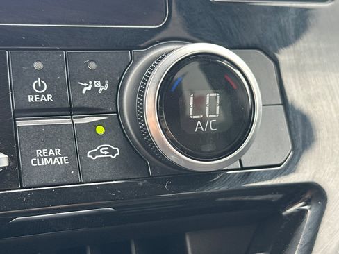 Certified 2024 Toyota Highlander LE image 32