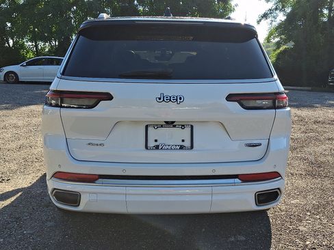 Used 2023 Jeep Grand Cherokee L Summit w/ Luxury Tech Group V AWD/4WD image 5