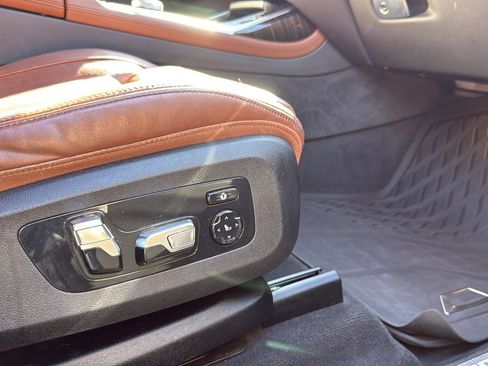 Used 2023 BMW X7 M60i w/ Executive Package image 25