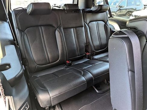 Used 2025 Jeep Wagoneer L Series II w/ 8-pass Seating Package AWD/4WD image 31