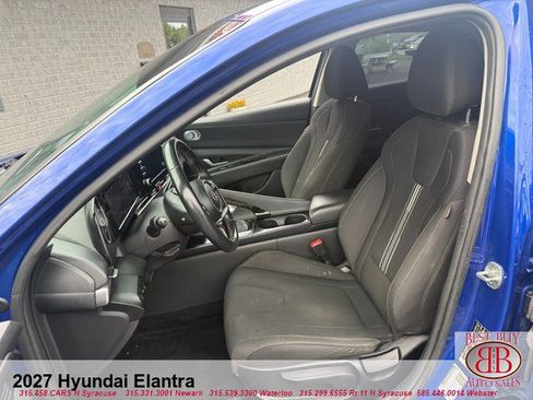 Used 2022 Hyundai Elantra SEL w/ Convenience Package FWD image 10