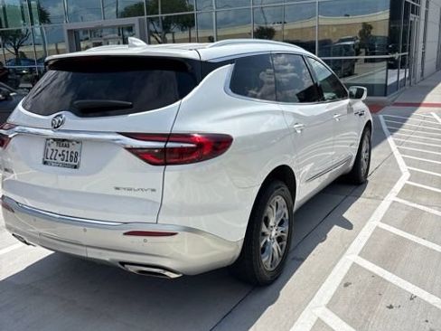Used 2019 Buick Enclave Avenir w/ Avenir Technology Package FWD image 3