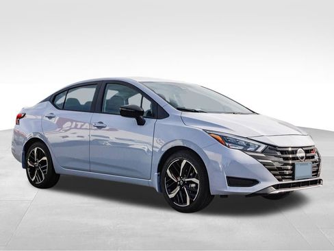 New 2025 Nissan Versa SR w/ Trunk Package FWD image 5