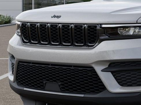 New 2025 Jeep Grand Cherokee Altitude AWD/4WD image 11