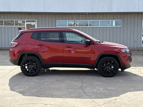 New 2026 Jeep Compass Latitude image 2