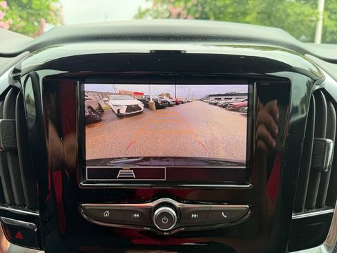 Used 2020 Chevrolet Traverse LS FWD image 18