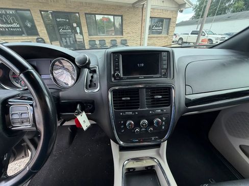 Used 2020 Dodge Grand Caravan SXT FWD image 21