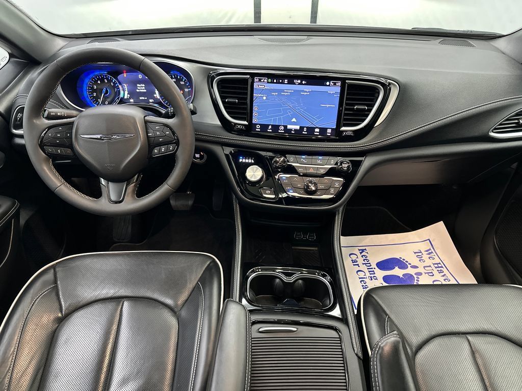 Used 2025 Chrysler Pacifica Limited FWD image 26