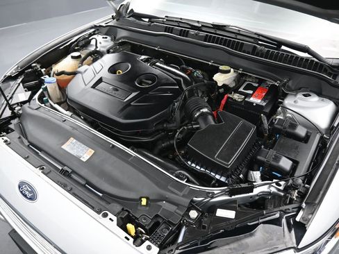 Used 2017 Ford Fusion SE image 45