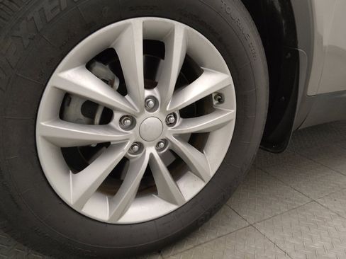 Used 2017 Kia Sorento LX w/ LX Convenience Package image 31