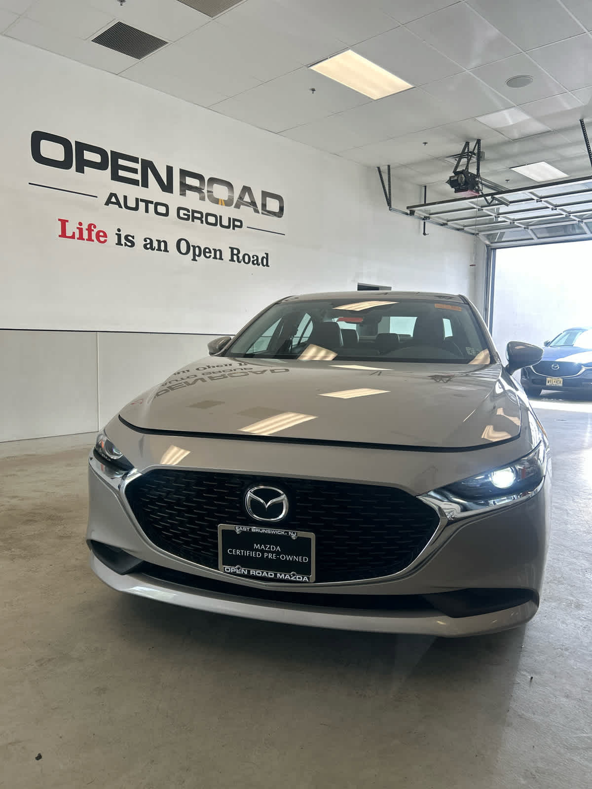 Used 2022 MAZDA MAZDA3 s FWD image 1