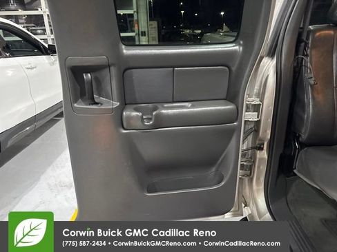 Used 2004 GMC Sierra 2500 SLT w/ Heavy-Duty Power Package AWD/4WD image 30