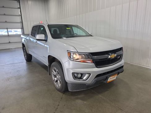 Used 2018 Chevrolet Colorado Z71 AWD/4WD image 2
