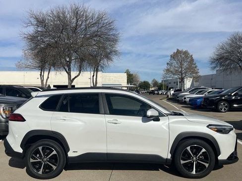 Used 2023 Toyota Corolla Cross XSE w/ Convenience Package image 2