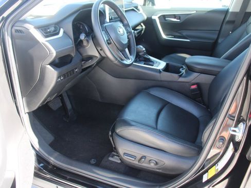 Used 2023 Toyota RAV4 XLE Premium FWD image 11