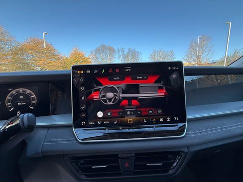 New 2026 Volkswagen Tiguan SE image 18