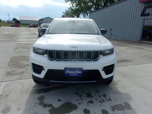 Used 2023 Jeep Grand Cherokee Laredo w/ Luxury Tech Group I AWD/4WD image 4
