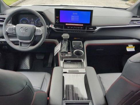 New 2026 Toyota Sienna XSE image 15