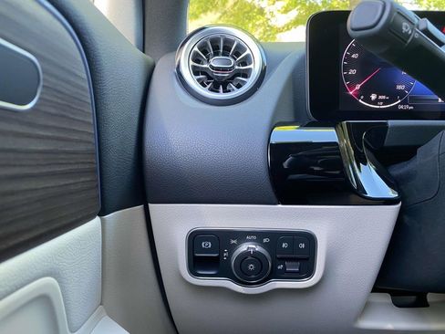 Certified 2025 Mercedes-Benz GLA 250 image 26