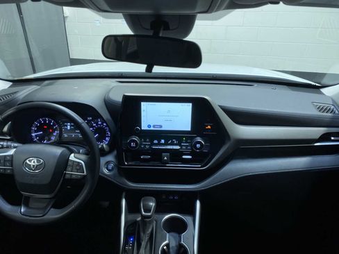 Used 2023 Toyota Highlander LE FWD image 10