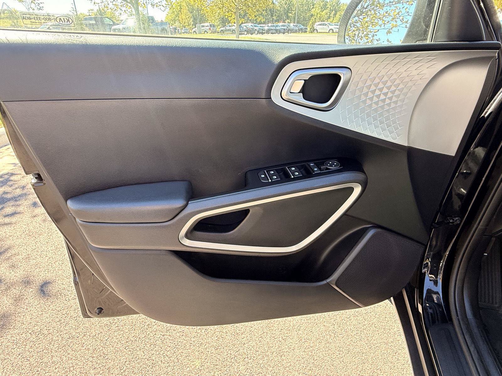 Used 2021 Kia Soul LX FWD image 12